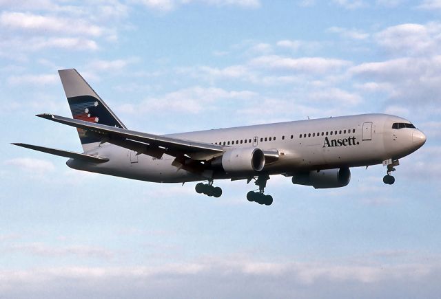 VH-RMD — - ANSETT AUSTRALIA AIRLINES - BOEING 767-277 - REG : VH-RMD (CN 22692/24) - ADELAIDE INTERNATIONAL AIRPORT SA. AUSTRALIA - YPAD (2/11/1990)