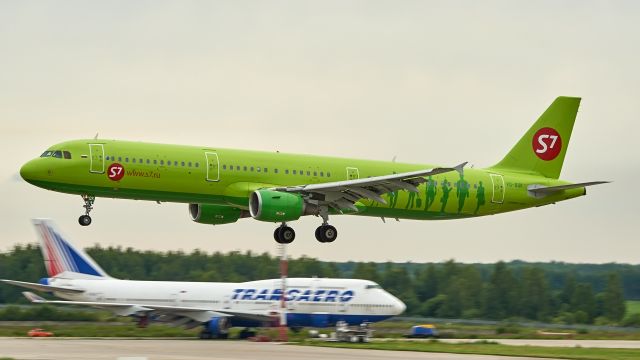 Airbus A321 (VQ-BQK)