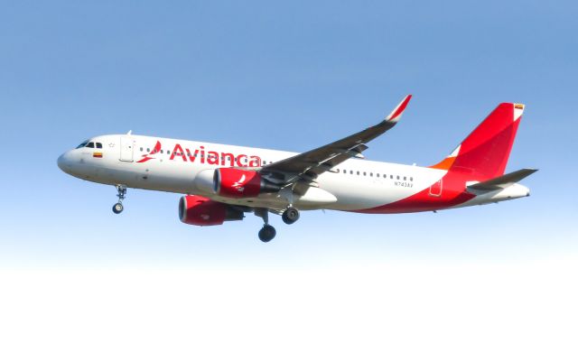 Airbus A320 (N743AV)