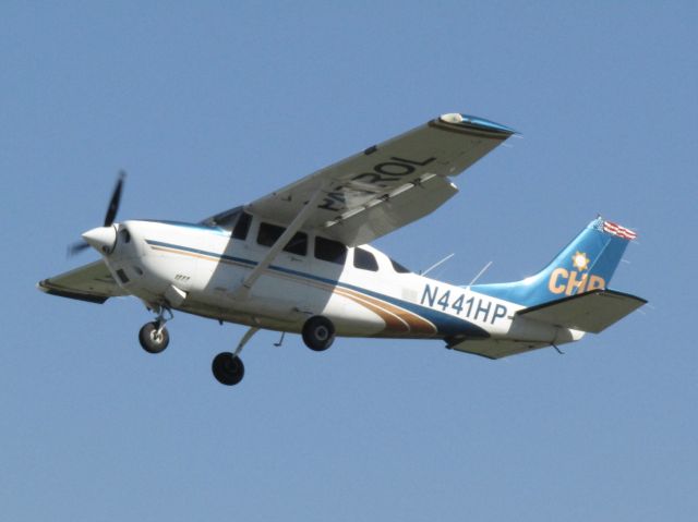 Cessna T206 Turbo Stationair (N441HP) - Taking off RWY 26L