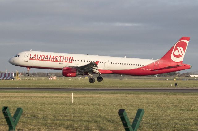 Airbus A321 (OE-LCS)