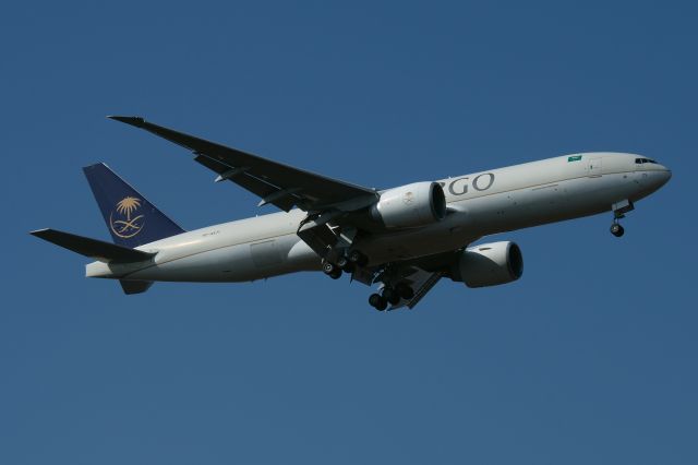 BOEING 777-200LR (HZ-AK71)