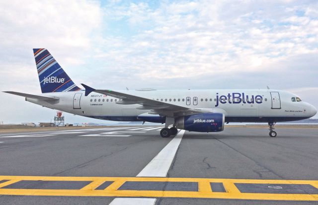 Airbus A320 (N537JT) - Red,White and Blue A320 by jetBlue !