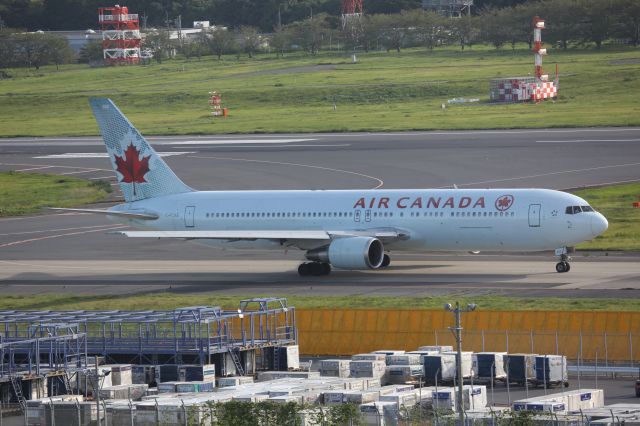 BOEING 767-300 (C-FCAE)