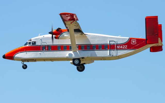 Short 330 (N142Z)