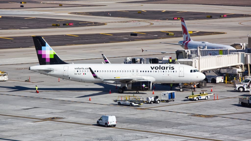 Airbus A320 (XA-VLF)