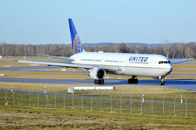 BOEING 767-400 (N59053)