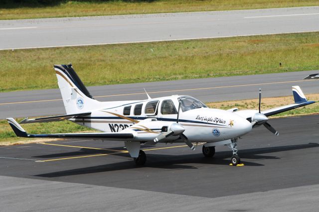 Beechcraft Baron (58) (N23PC)