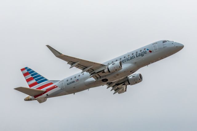 Embraer 175 (N290NN) - An Envoy Air ERJ175 taking off from PHX on 3/11/23. Taken with a Canon R7 and Canon 100-400 EF L II lens.