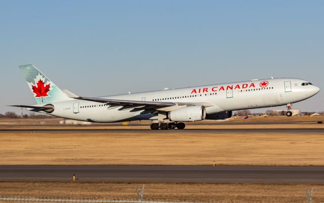 Airbus A330-300 (C-GHKR)