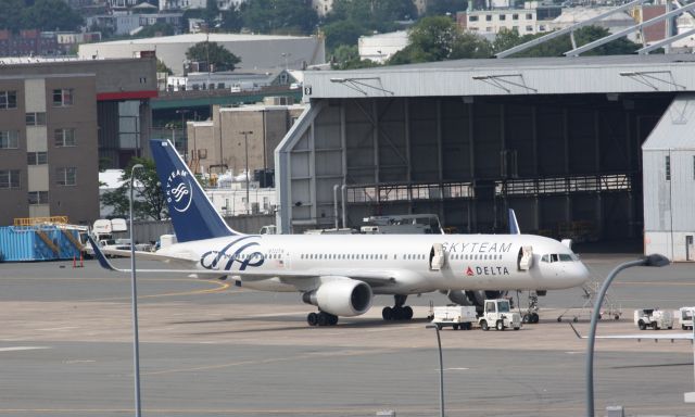 Boeing 757-200 (N722TW)