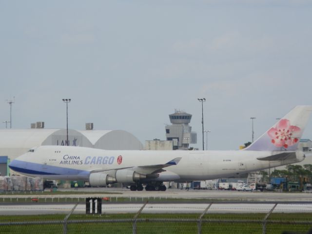 Boeing 747-400 (B-18706)