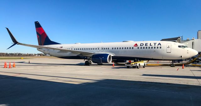 Boeing 737-900 (N865DN)