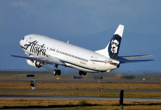 BOEING 737-400 (N769AS)