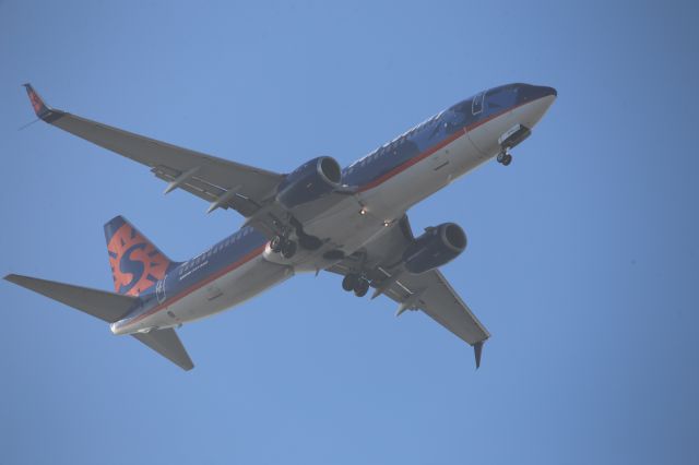 Boeing 737-800 (N820SY)