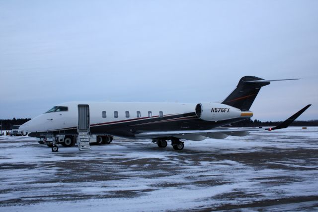 Bombardier Challenger 300 (N576FX)