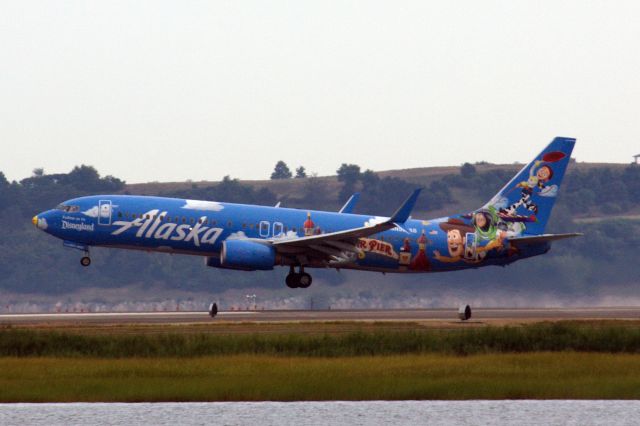 Boeing 737-800 (N537AS) - Disney Pixar Pier departing Boston Logan's runway 9 on 8/7/20