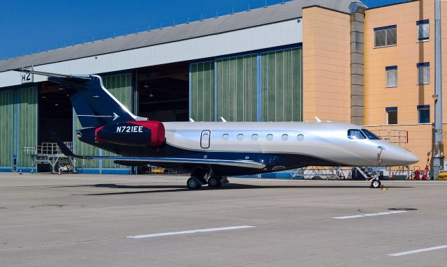 Embraer Legacy 550 (N721EE)