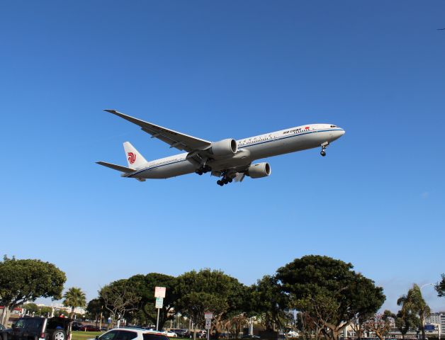 BOEING 777-300ER (B-2031)