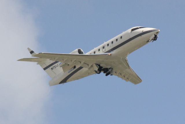 Canadair Challenger (N721J) - Bombardier Challenger 600 (N721J) departs Sarasota-Bradenton International Airport