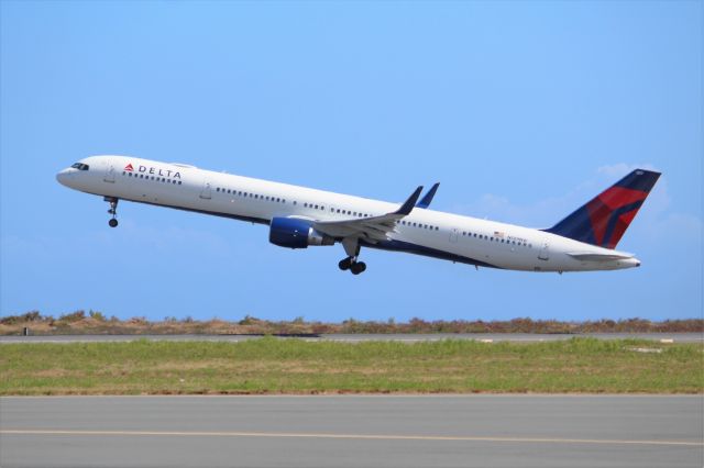 BOEING 757-300 (N589NW)