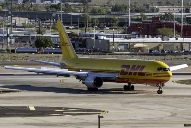 BOEING 767-300 (N763CK)