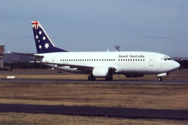 VH-CZA — - ANSETT AUSTRALIA AIRLINES - BOEING 737-377 - REG : VH-CZA (CN 23653/1260) - WEST BEACH ADELAIDE SA. AUSTRALIA - YPAD (12/4/1993)