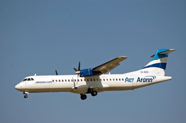 ATR ATR-72 (EI-RED) - Aer Arann EI-RED arrival at NCL (Photo Apr2007)