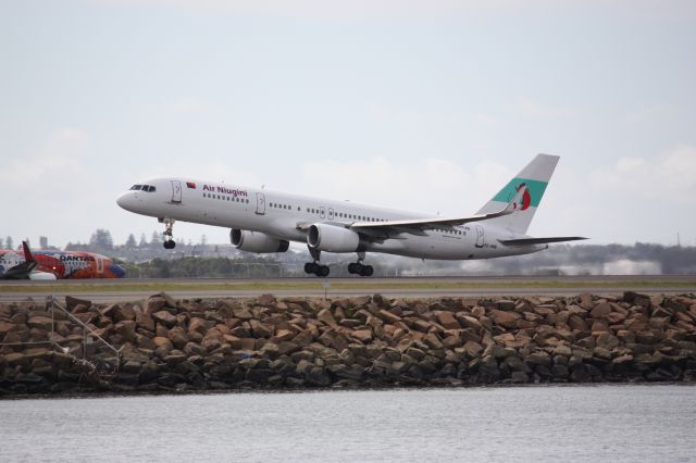 Boeing 757-200 (P2-ANB)
