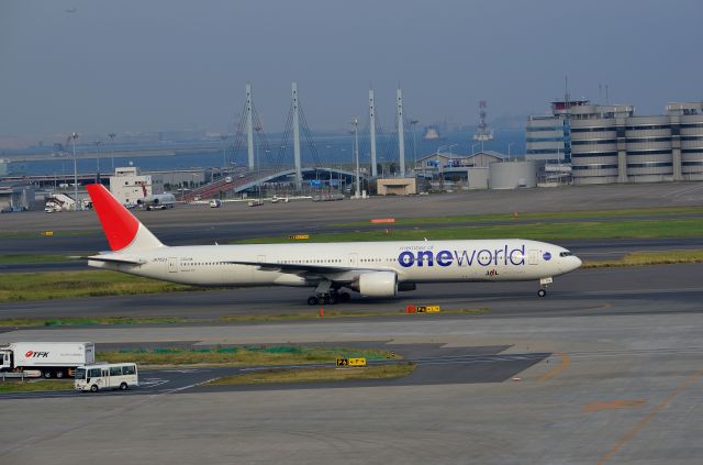 BOEING 777-300 (JA752J)