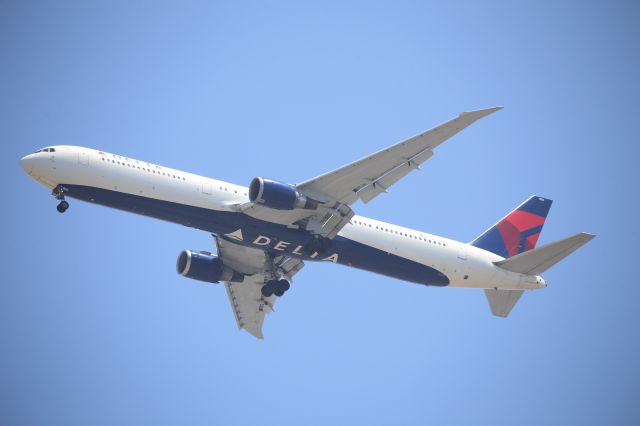 BOEING 767-400 (N828MH)