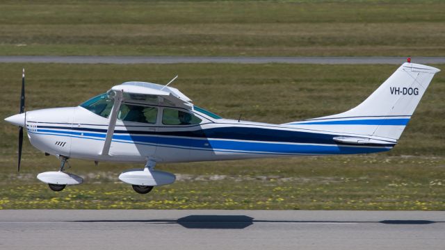 Cessna Skylane (VH-DOG)