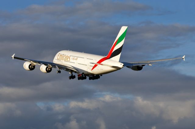 Airbus A380-800 (A6-EES) - UAE22 departing to Dubai