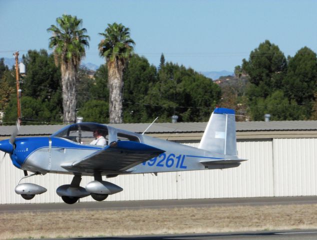 Grumman Tr2 (N9261L) - Taking off RWY 24