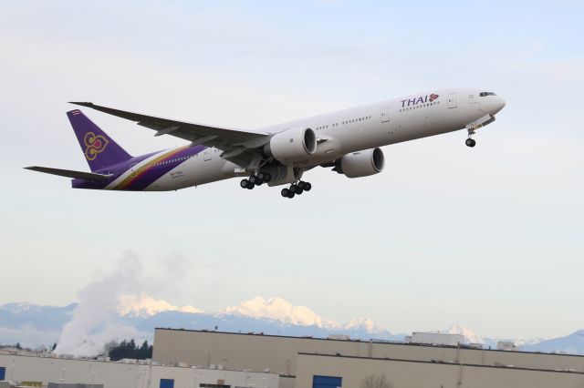 Boeing 777-200 (HS-TKU)