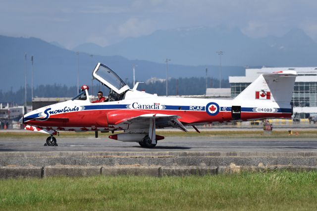11-4089 — - Snowbirds lead plane