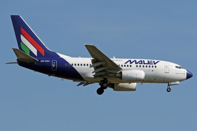 BOEING 737-600 (HA-LOJ)