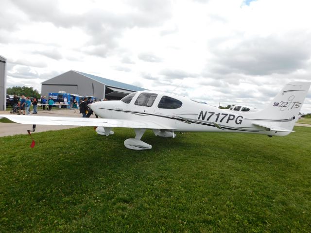 Cirrus SR-22 (N717PG)