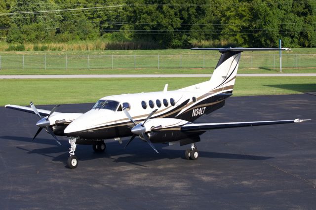 Beechcraft Super King Air 200 (N34LT)