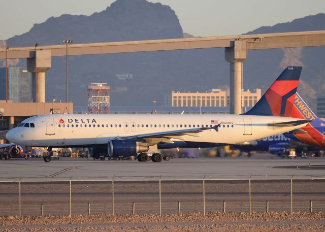 Airbus A320 (N323US)