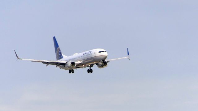 Boeing 737-800 (N33264)