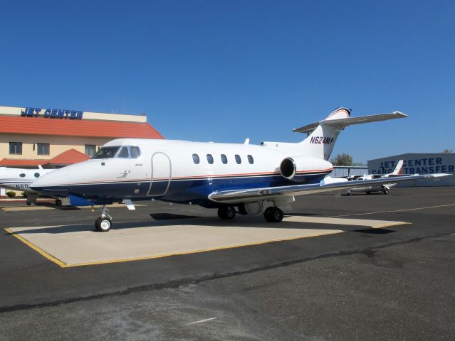 Hawker 800 (N624MP) - A very good business jet with a stand up cabin.