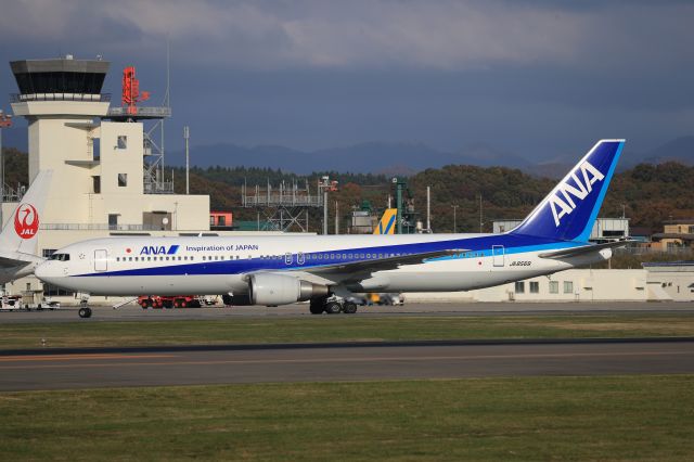 BOEING 767-300 (JA8569) - October 19th 2017:HND-HKD.