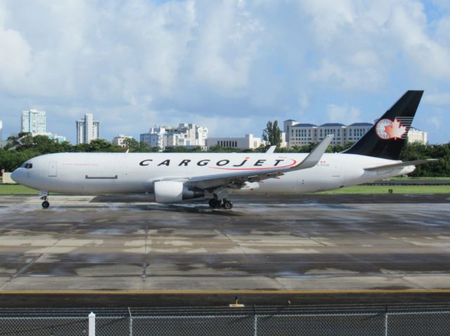 BOEING 767-300 (C-FCJU)