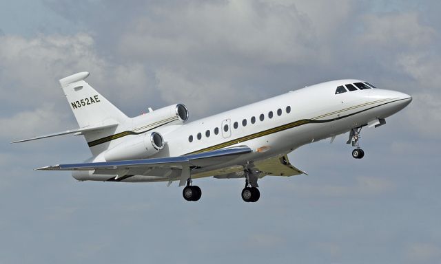 Dassault Falcon 900 (N352AE)