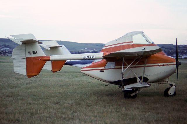 Cessna Skyhawk (VH-TAS) - TRANSAVIA PL-12 AIR TRUCKS - REG : VH-TAS - VH-BPR (CN G355) - ALBURY NSW. AUSTRALIA - YMAY (28/10/1980) 35MM SLIDE CONVERSION USING A LIGHTBOX AND A NIKON L810 DIGITAL CAMERA IN THE MACRO MODE.