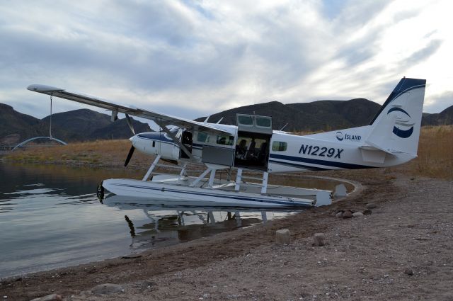 Cessna Caravan (N1229X) - Beautiful fall afternoon on Lake Roosevelt.