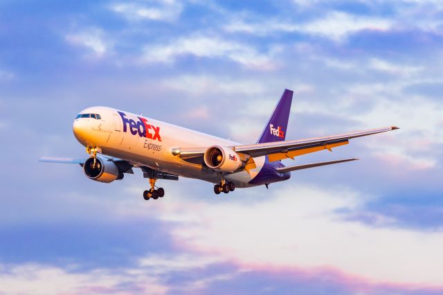 BOEING 767-300 (N160FE) - FedEx 767-300 landing at PHX on 12/18/22. Taken with a Canon R7 and Tamron 70-200 G2 lens.