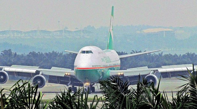 Boeing 747-400 (B-16405)