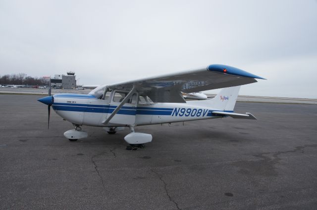 Cessna Skyhawk (N9908V) - Cessna 172 XP